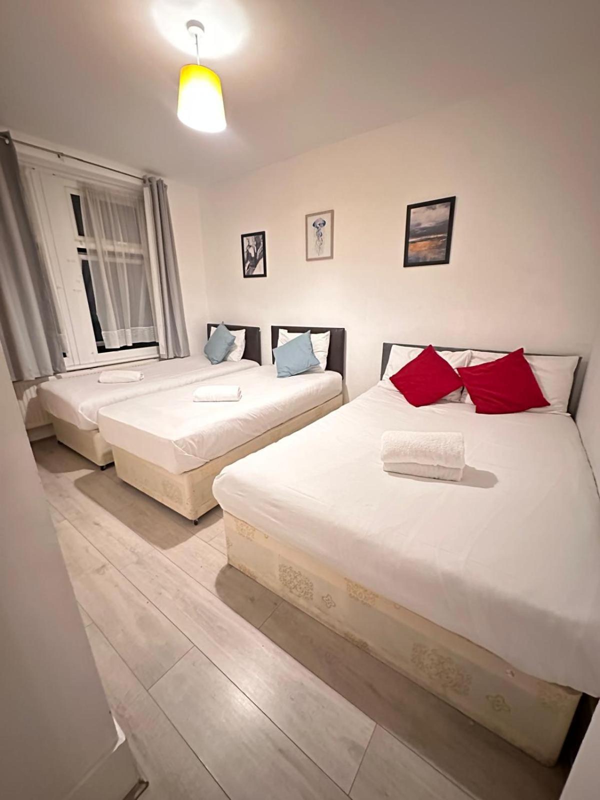 Lovely 2 Bed Flat 2 Floor Miles Londra Esterno foto