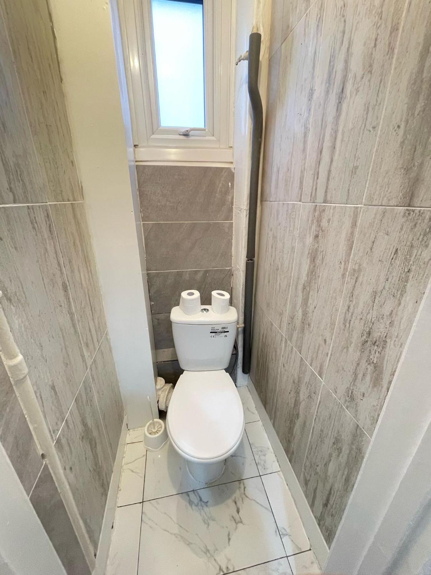 Lovely 2 Bed Flat 2 Floor Miles Londra Esterno foto