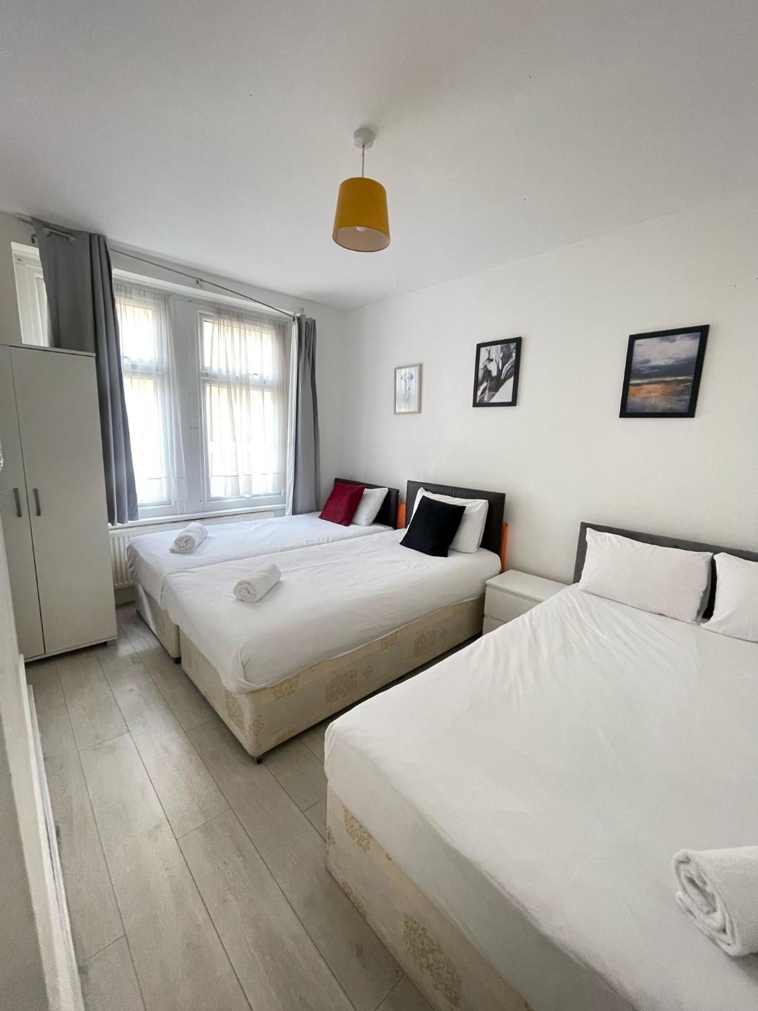 Lovely 2 Bed Flat 2 Floor Miles Londra Esterno foto