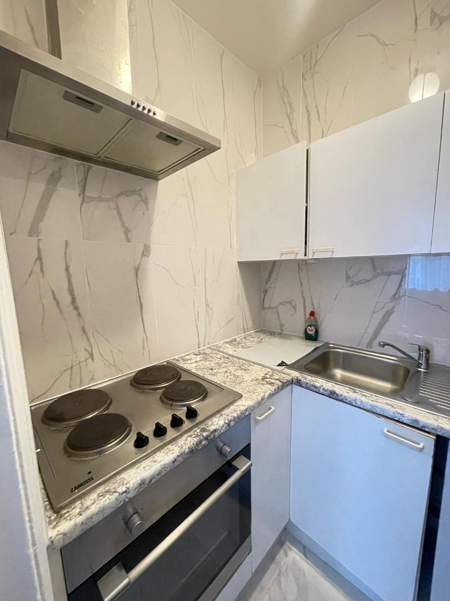 Lovely 2 Bed Flat 2 Floor Miles Londra Esterno foto