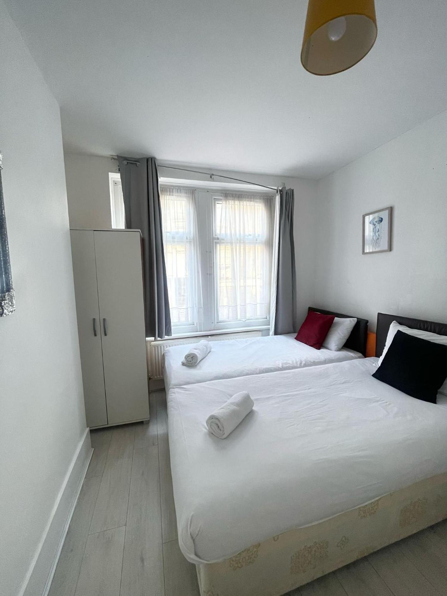 Lovely 2 Bed Flat 2 Floor Miles Londra Esterno foto